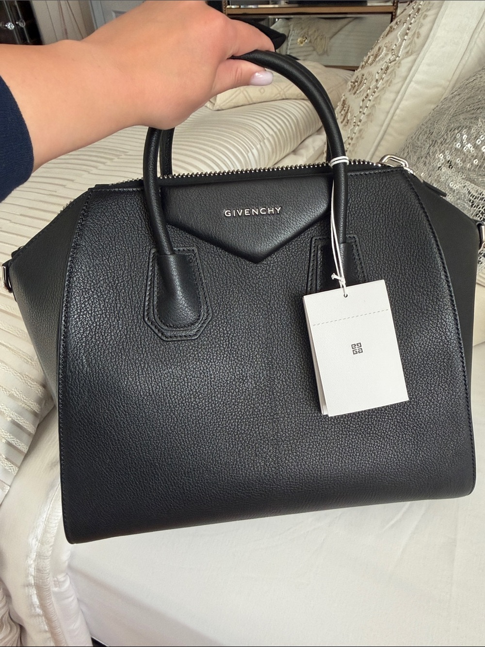 Givenchy medium Antigona